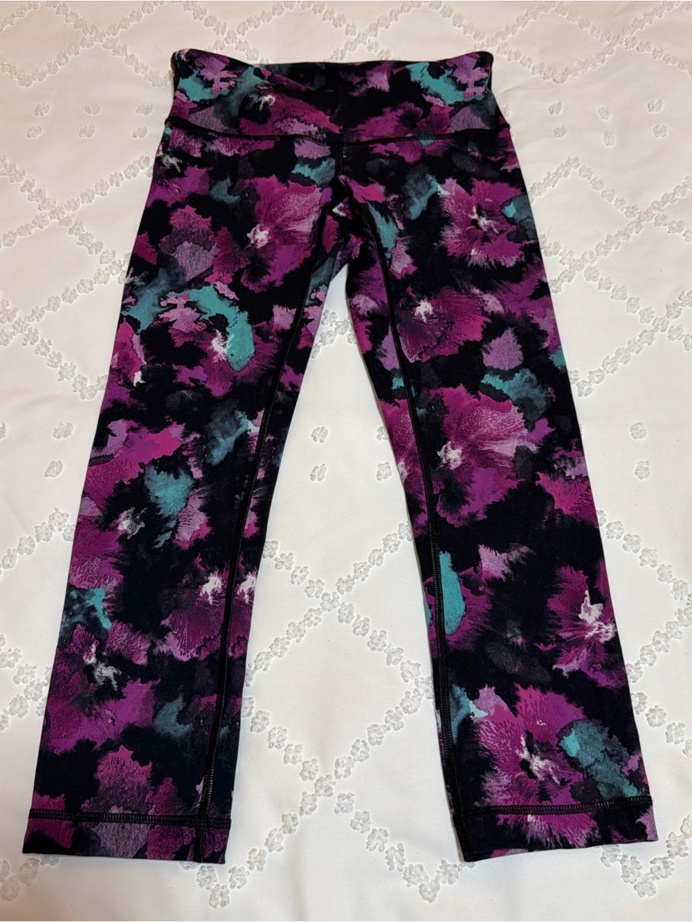 Lululemon Women’s Wunder Under Crops Midnight Bloom Leggings Size 4